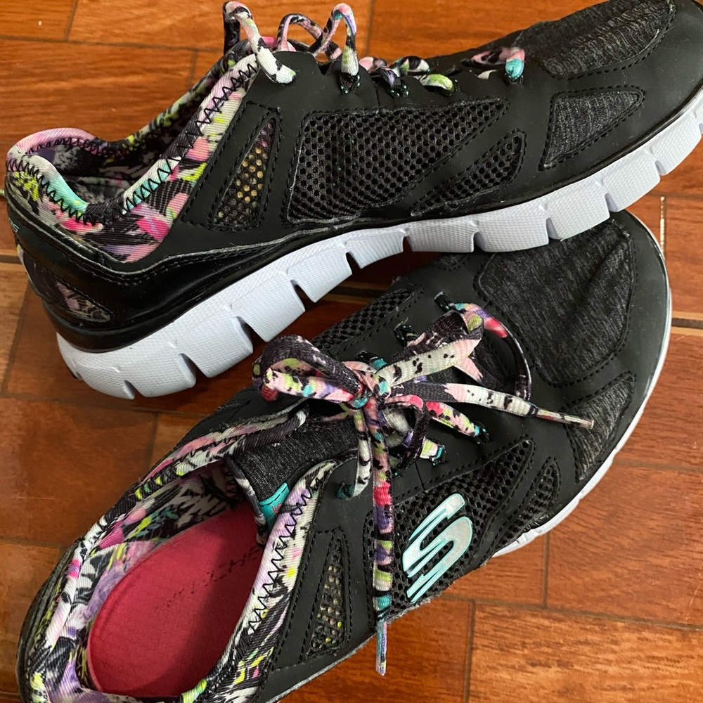 Skechers memory foam flex sneakers